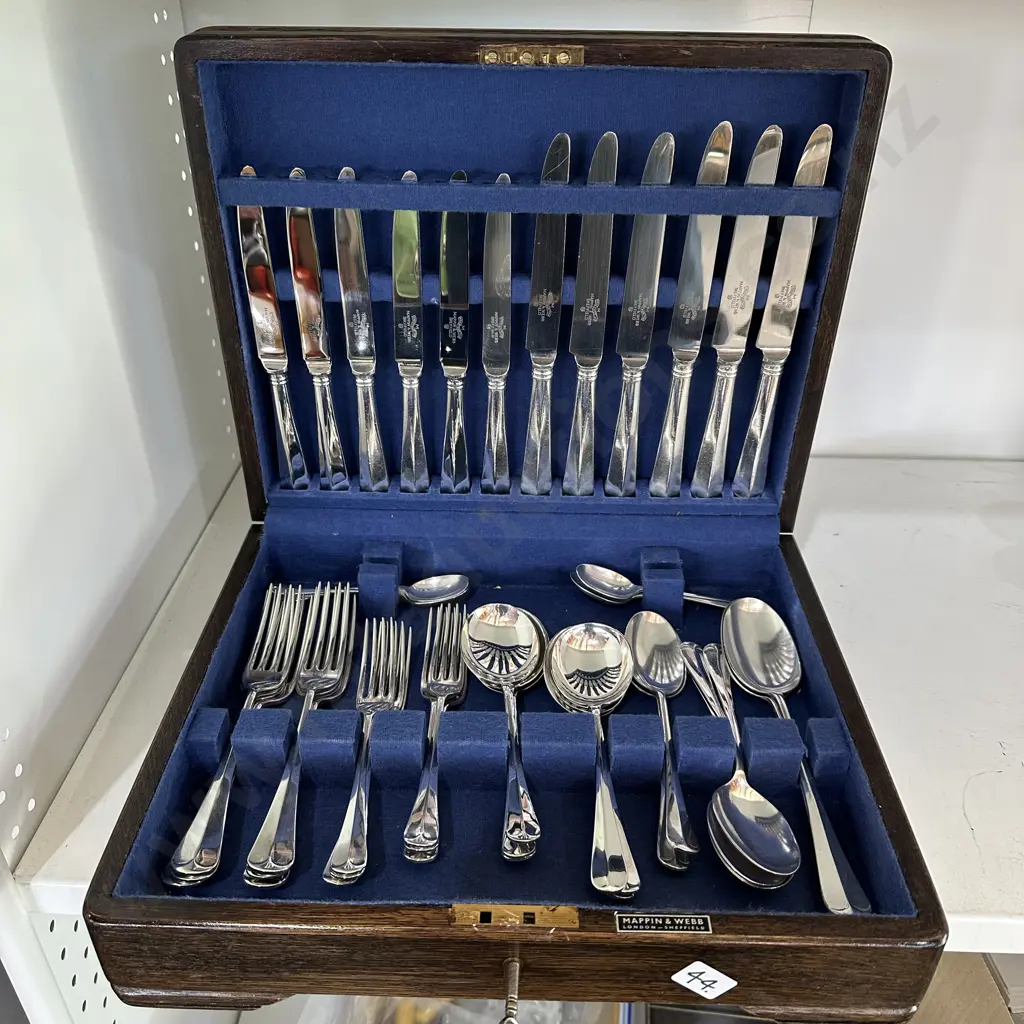 boxed canteen of cutlery Image 1++