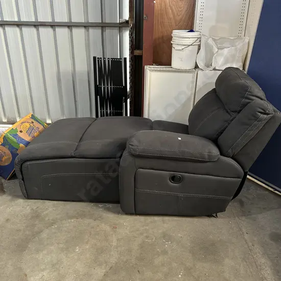 the "daybed" part of a lounge suite