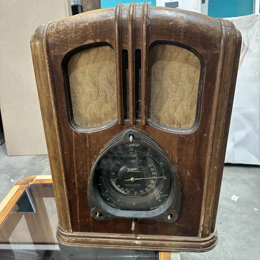 Zenith restorers large vintage radio Image 1++