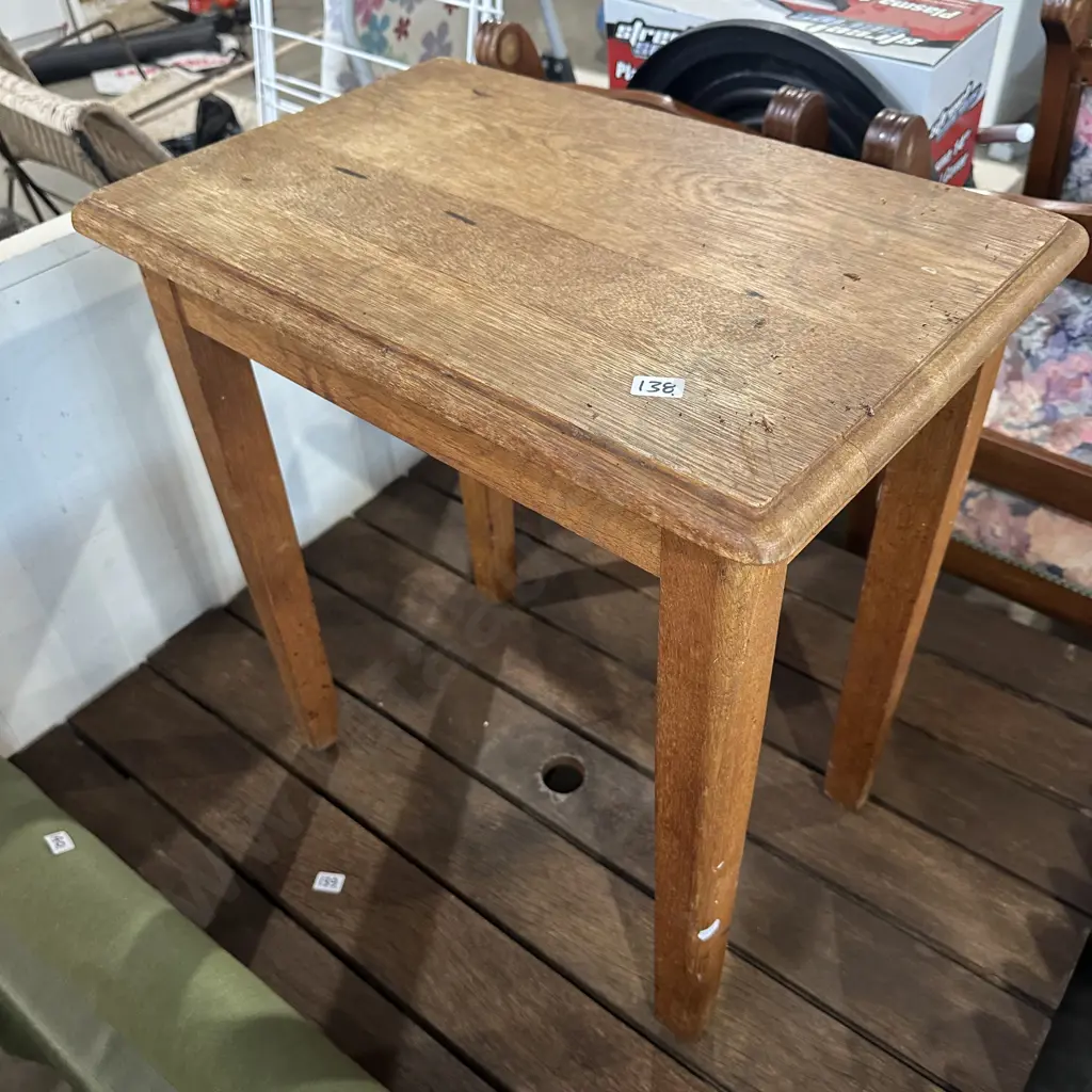 Oak side table Image 1++