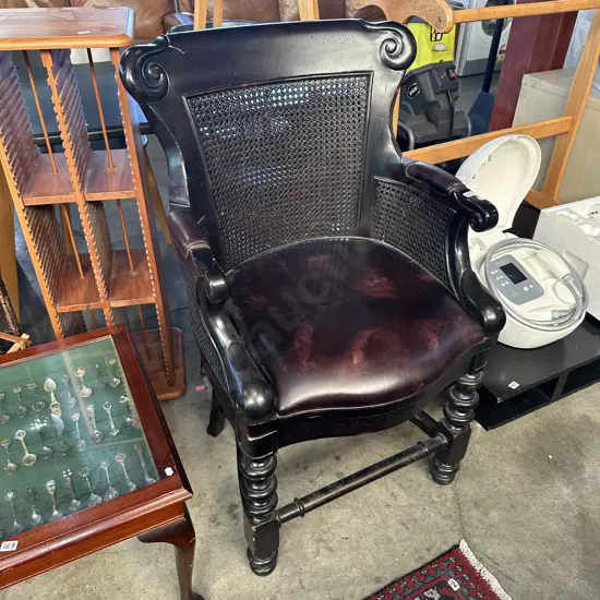 Leather/wicker swivel chair