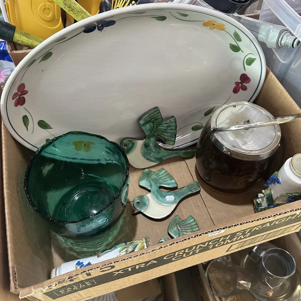 Box lot large Ceraminter platter, set of three wall hanging pottery Fantails etc. Image 1++