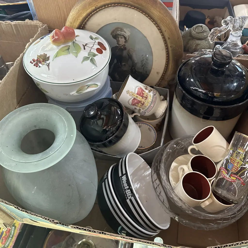 Box lot picture, vase, casserole dish, stoneware canisters, Royal cups and glass etc. Image 1++