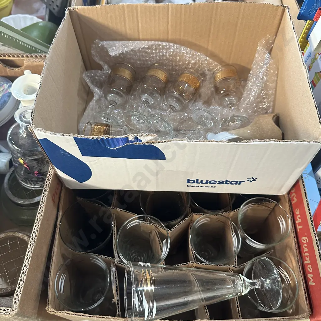 Two boxes of mid century glassware. Image 1++