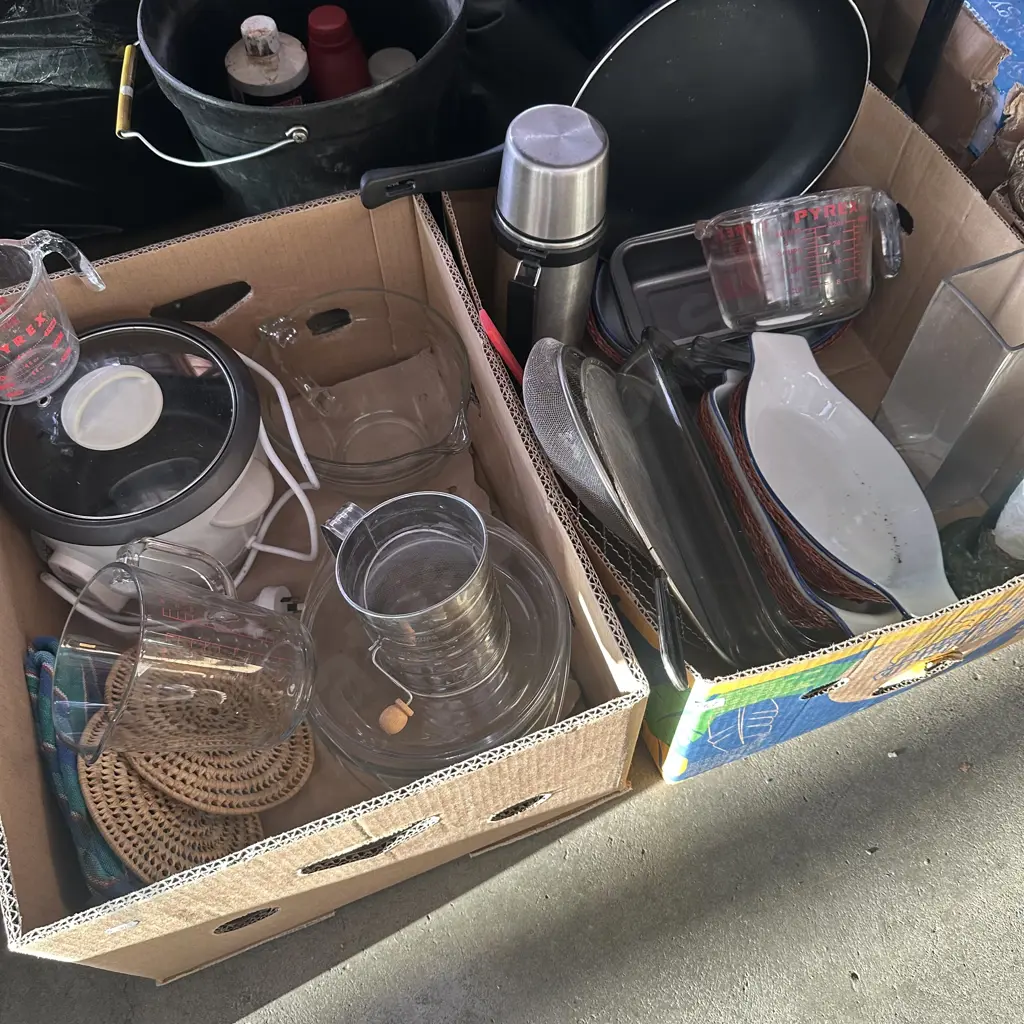 Two boxes rice cooker, mixing bowls including Pyrex, vases and good non-stick frying pan etc. Image 1++