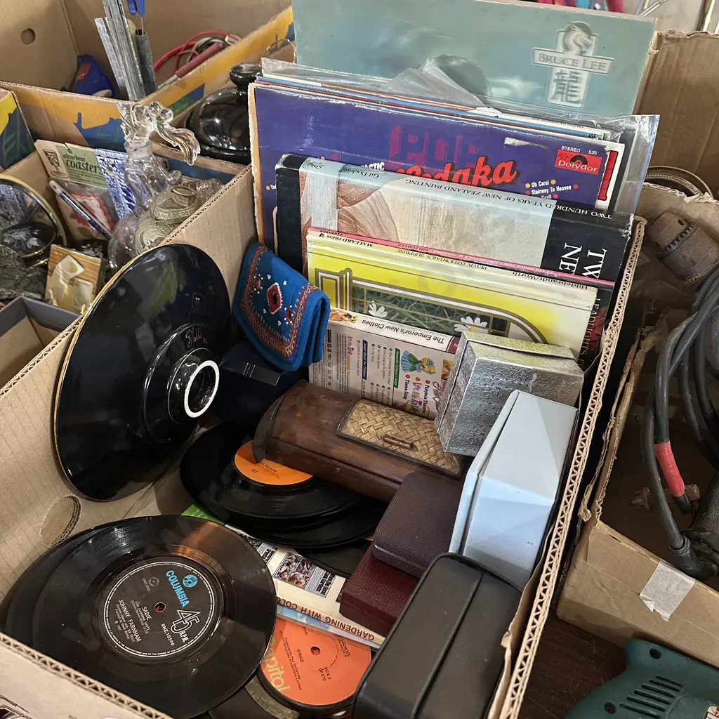 Box lot Bruce Lee picture, records including 45's, jewellery boxes and purse etc. Image 1++