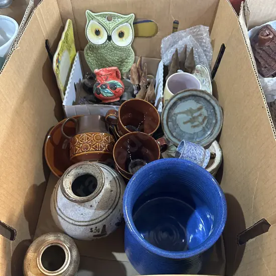 Box lot vintage pottery, vintage Beswick "Zorba" coffee set, utensils jar etc.