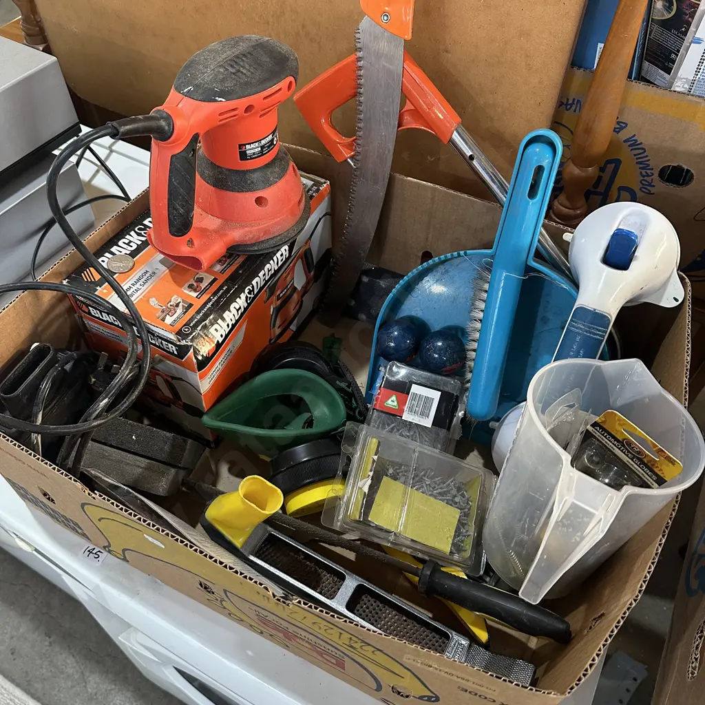 Box lot B&D sander, pruning saw, galvanised nails and staples, massage balls, measuring jug etc. Image 1++