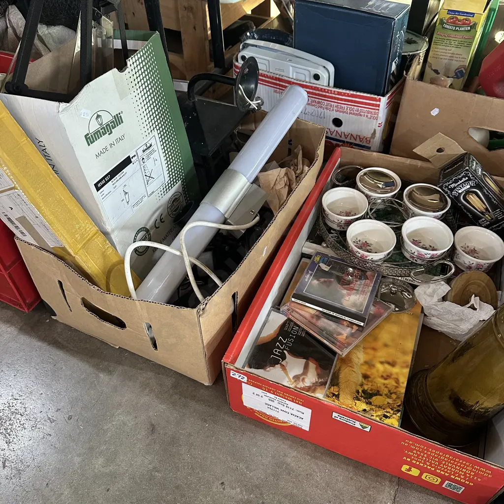 Bay lot lights, wedewood, books, CDs etc. Image 1++