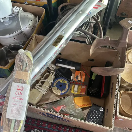 Vintage cast iron cobblers shoe anvil, door trim, fly screen, speaker wire, transistor radio etc.