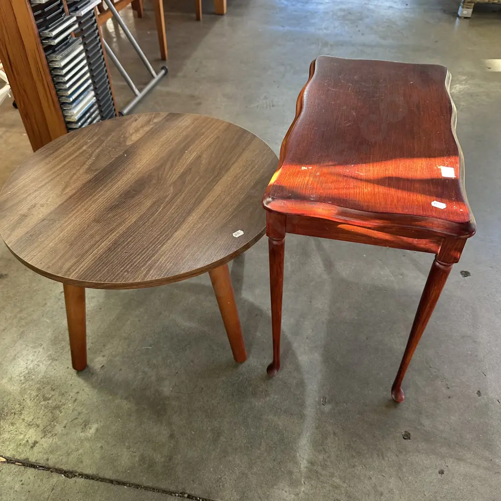 2 side tables Image 1++