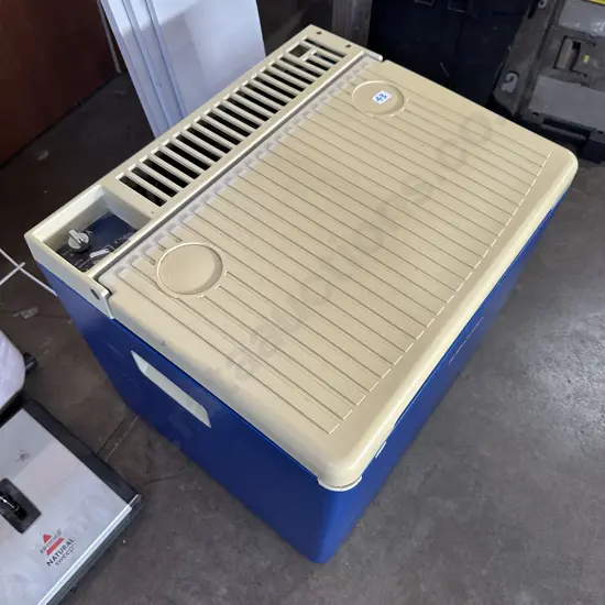 Electrolux 3 way chiller box