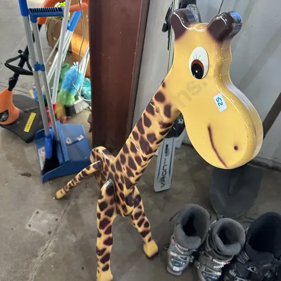 giraffe wood figure (damaged)