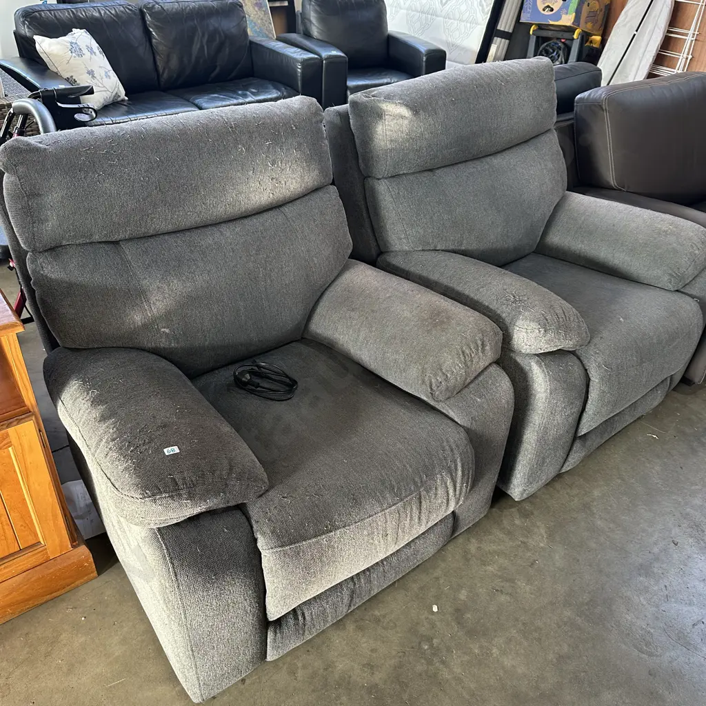 Pr of electric recliner chairs - average Image 1++