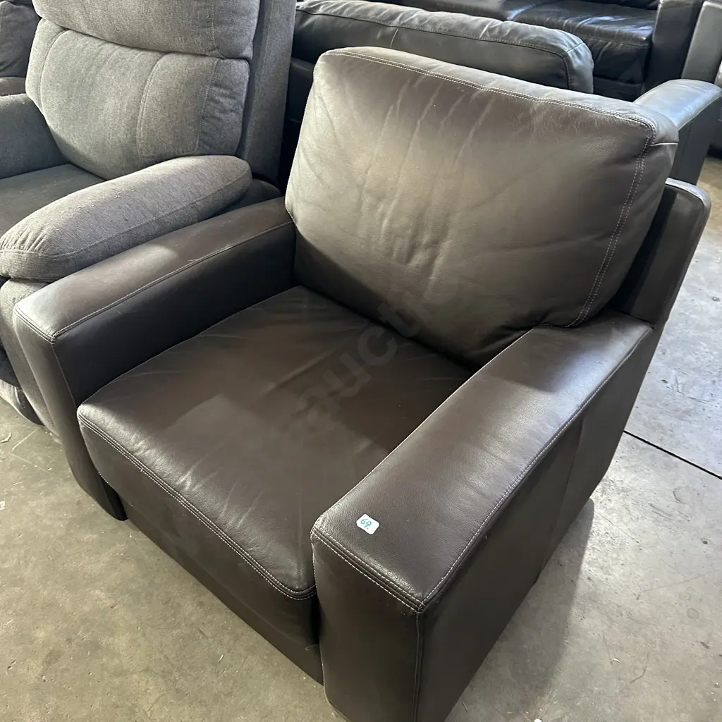 Brown leather lounge chair Image 1++
