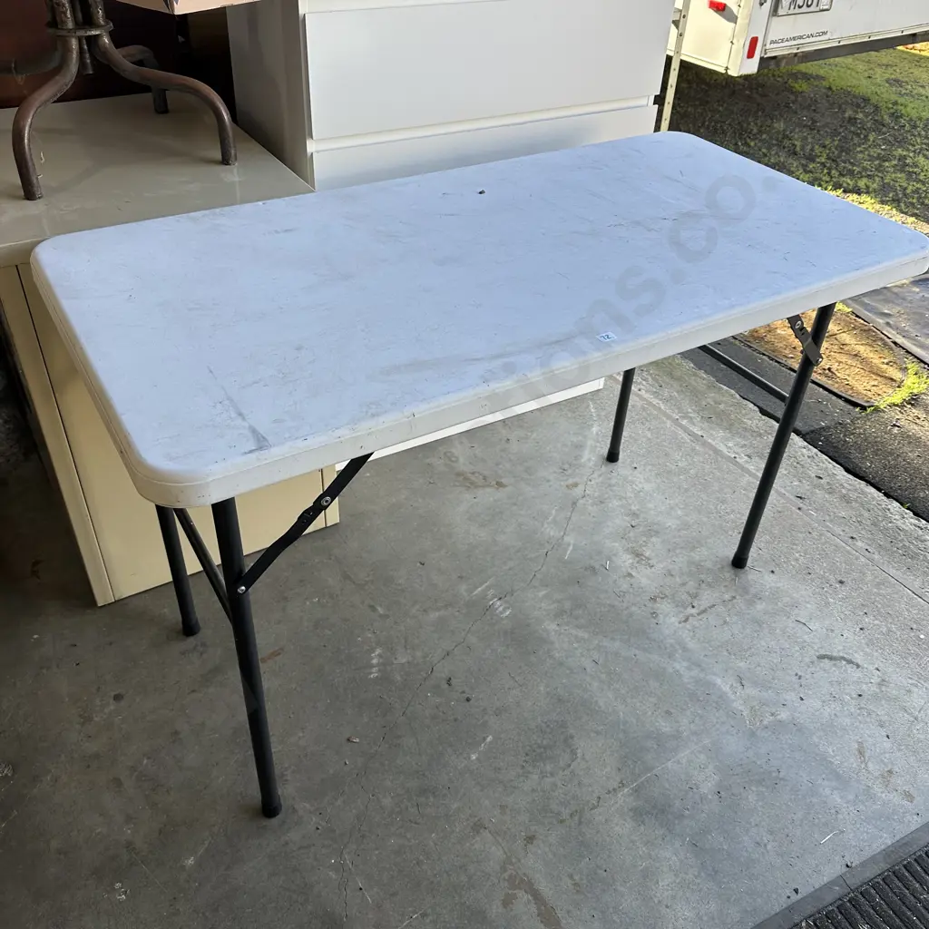 1200 x 600 folding leg table Image 1++