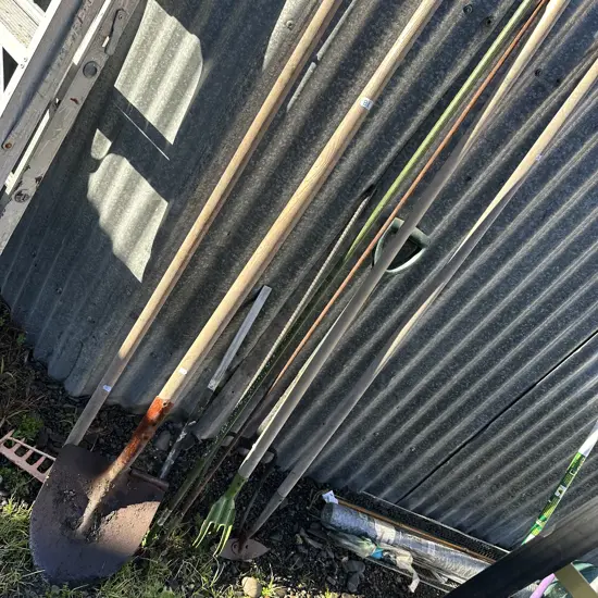 good shovel plus other tools etrc