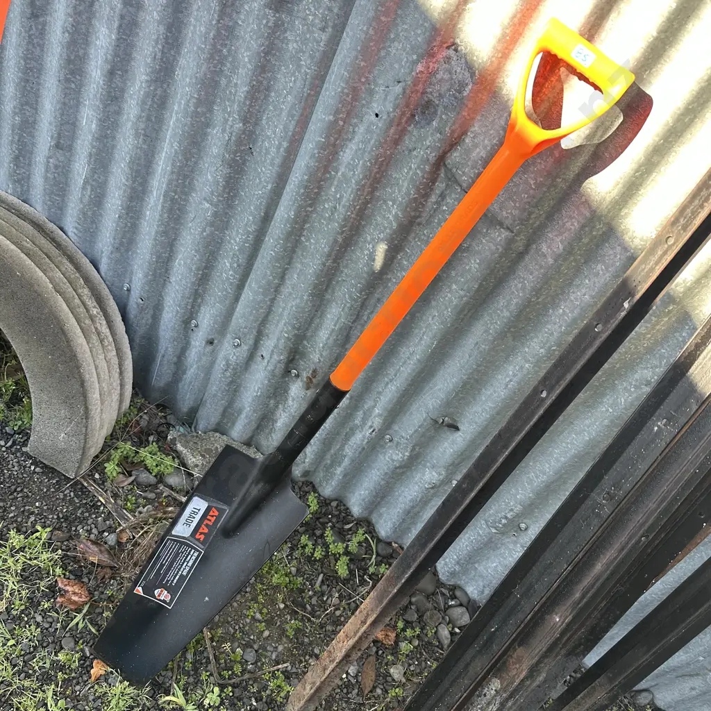 as new Atlas trenching spade Image 1++