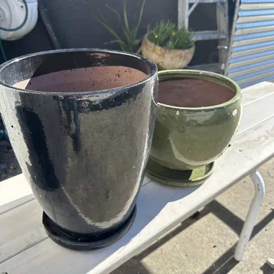2 x  planters