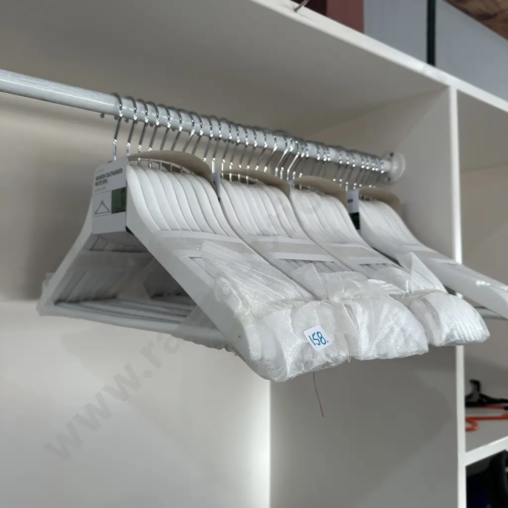 32 new hangers Image 1++
