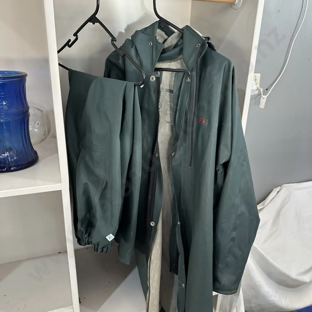 Betacraft wet weather pants and coat size M Image 1++