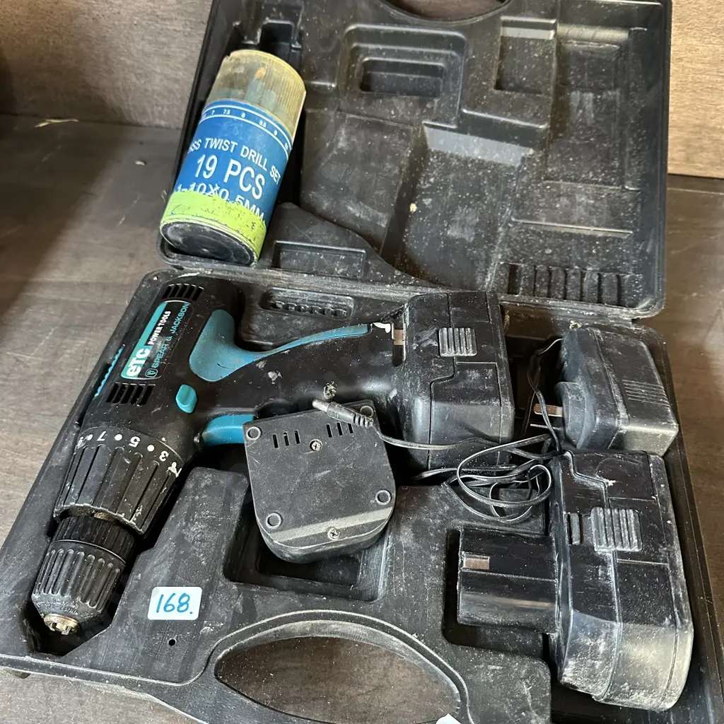 battery drill and bits Image 1++