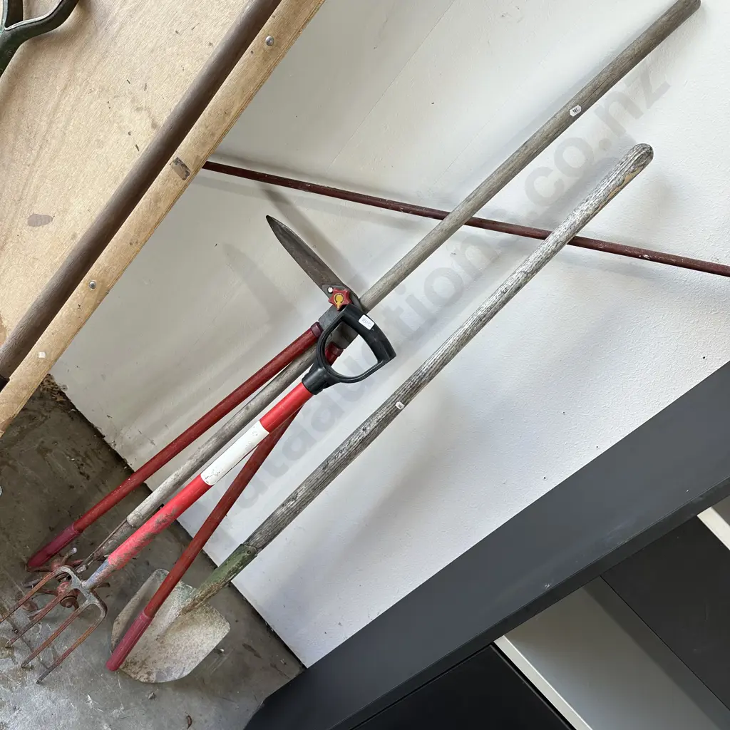 4 garden tools Image 1++
