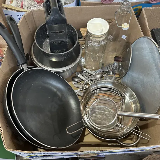 cuttlery and kitchenware