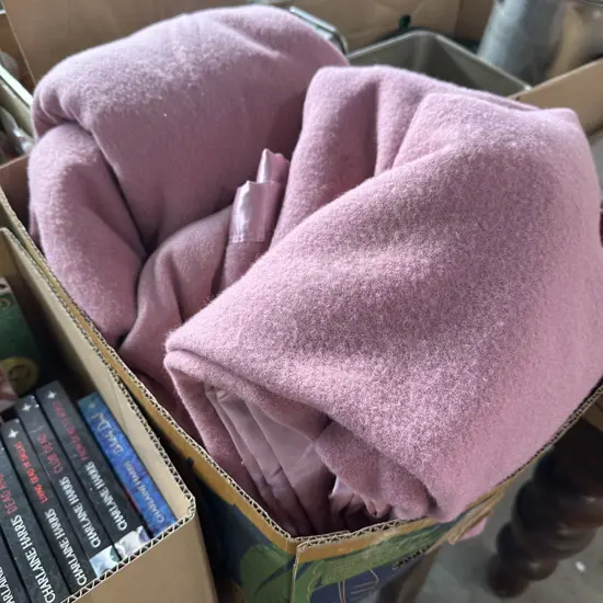 Mauve blankets