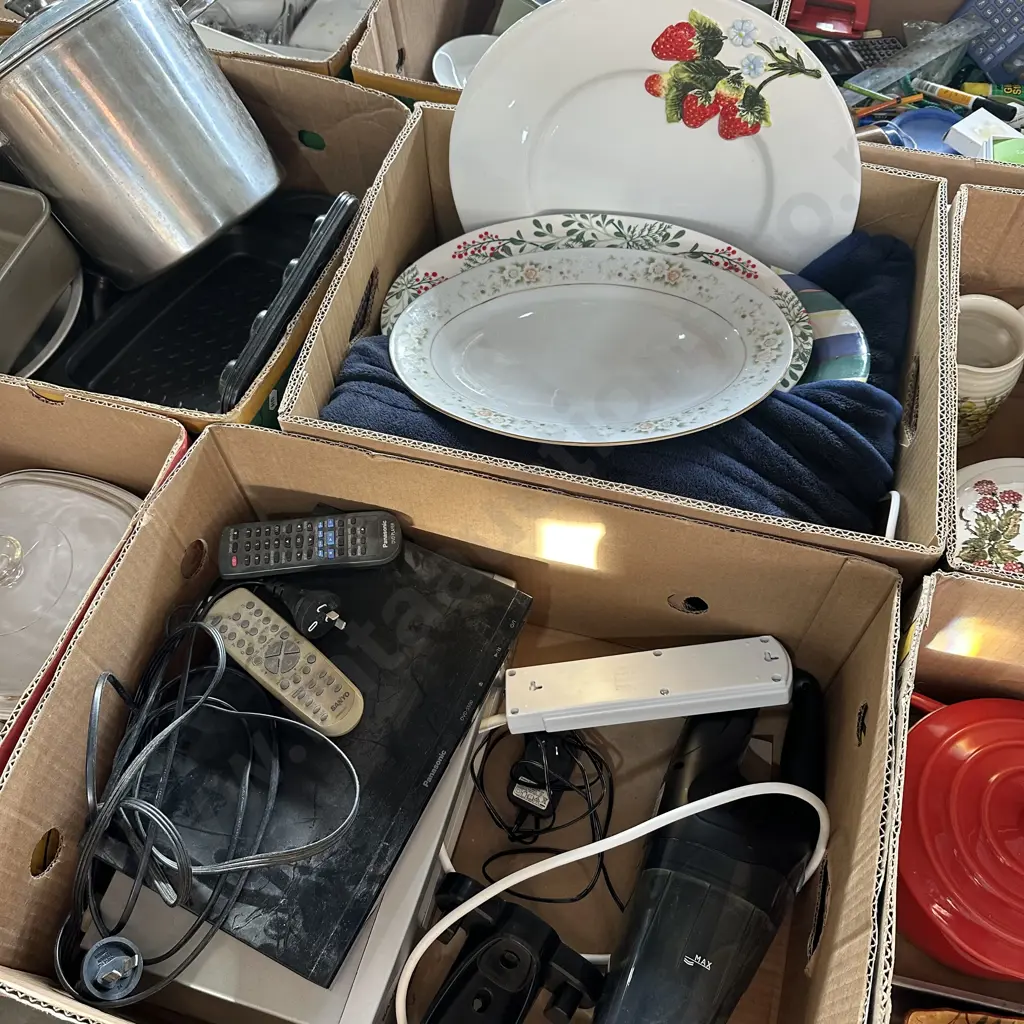 2 box DVD & VHS players, platers, handy vac etc Image 1++