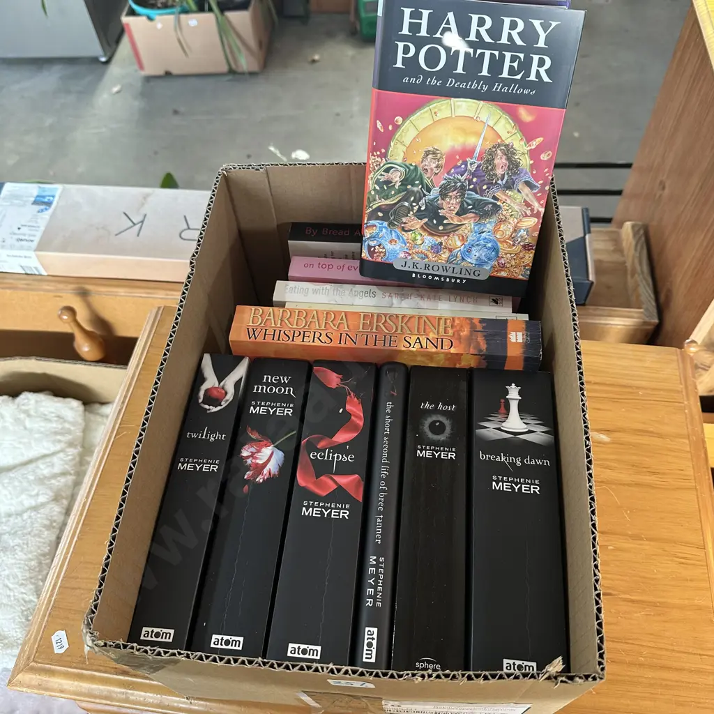 books inc Meyer and harry potter Image 1++