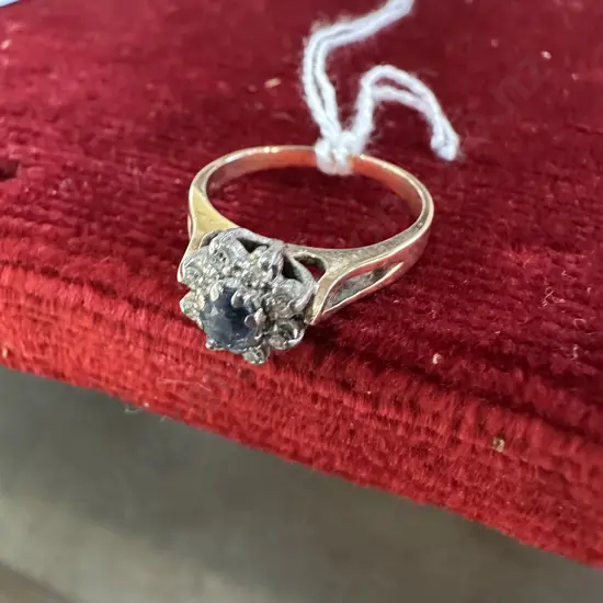9ct Gold & Topaz ring, total weight 2.9g