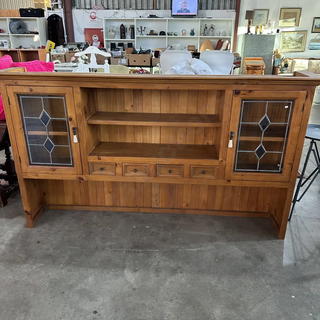 Pine colonial style sideboard (has hutch top included) Image 1++