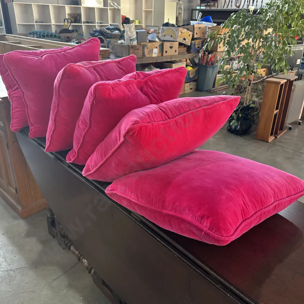 6 x Pink feather inner cushions 50cm x 50cm Image 1++
