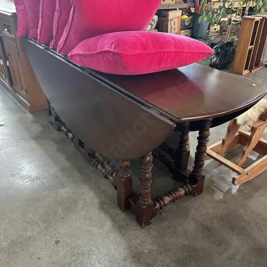 Oak gateleg table