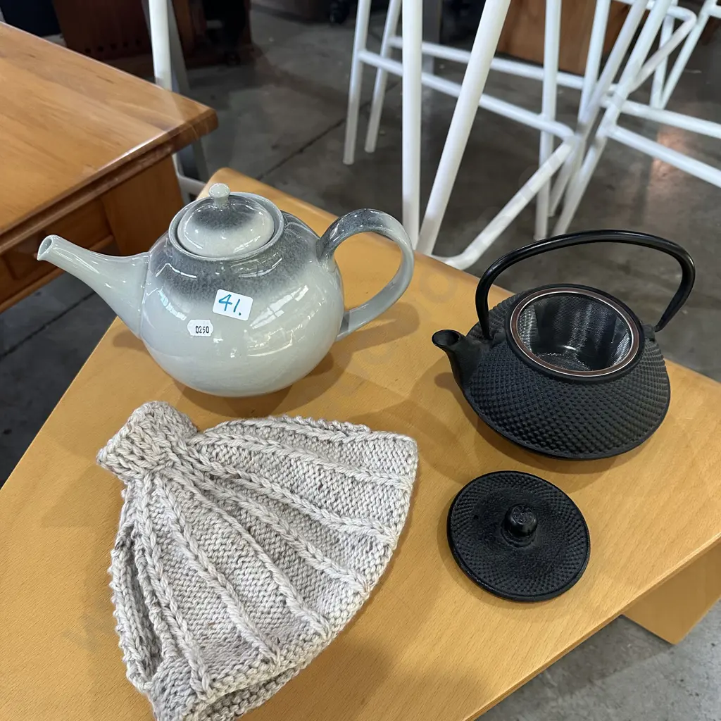 Temuka teapot with hand knitted cosy + cast teapot Image 1++