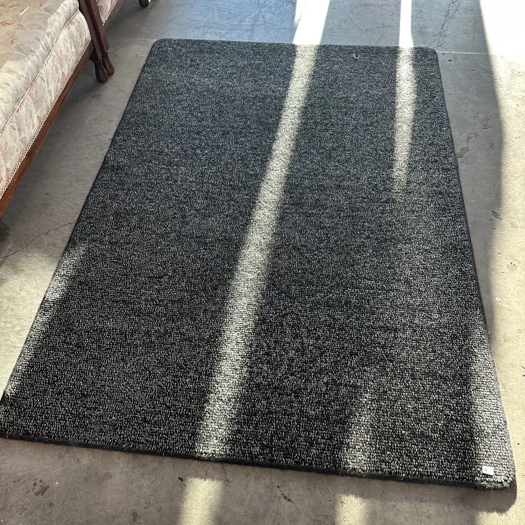 woolen carpet square 1800 x 1250 Image 1++