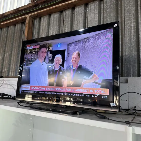 Panasonic 32inch TV with Chrome cast & remotes Model TH-L32X30Z