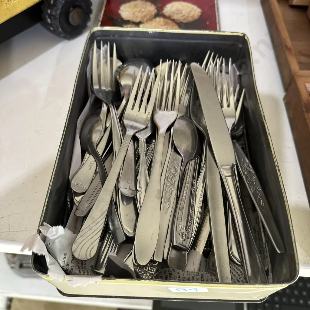 tin of cutlery Image 1++