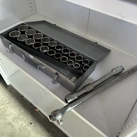 Heavy Duty Chrome-Vanadium metric & imperial socket set with extension bars