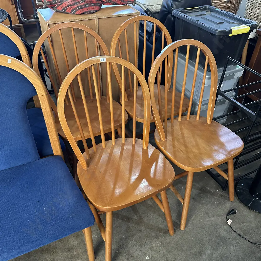 set of 4 spindle back chairs Image 1++