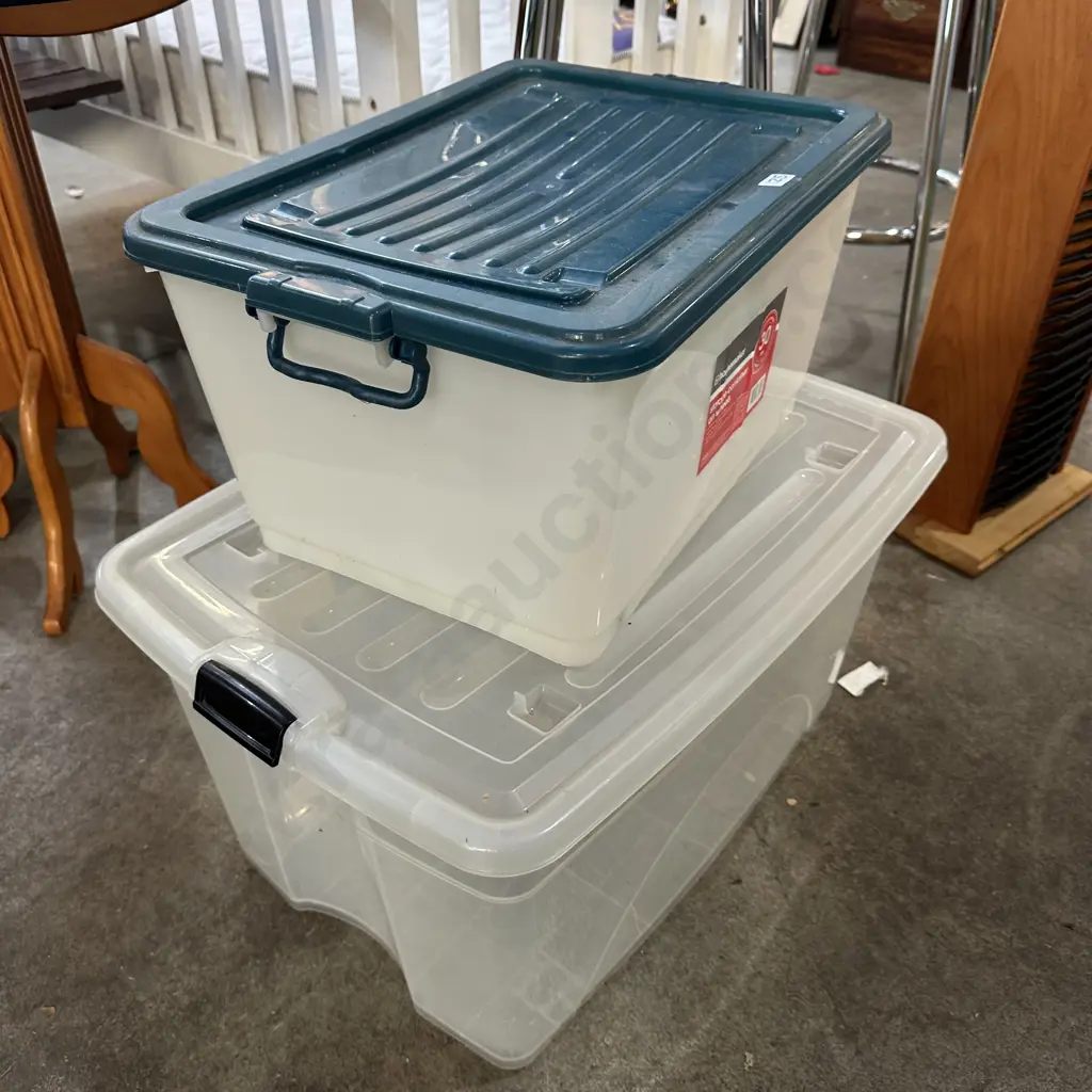 2 lidded plastic bins Image 1++