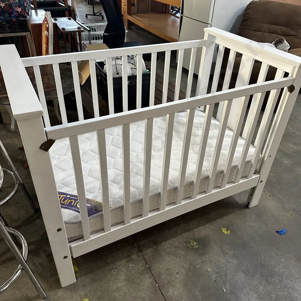 Drop side cot with good mattress Image 1++