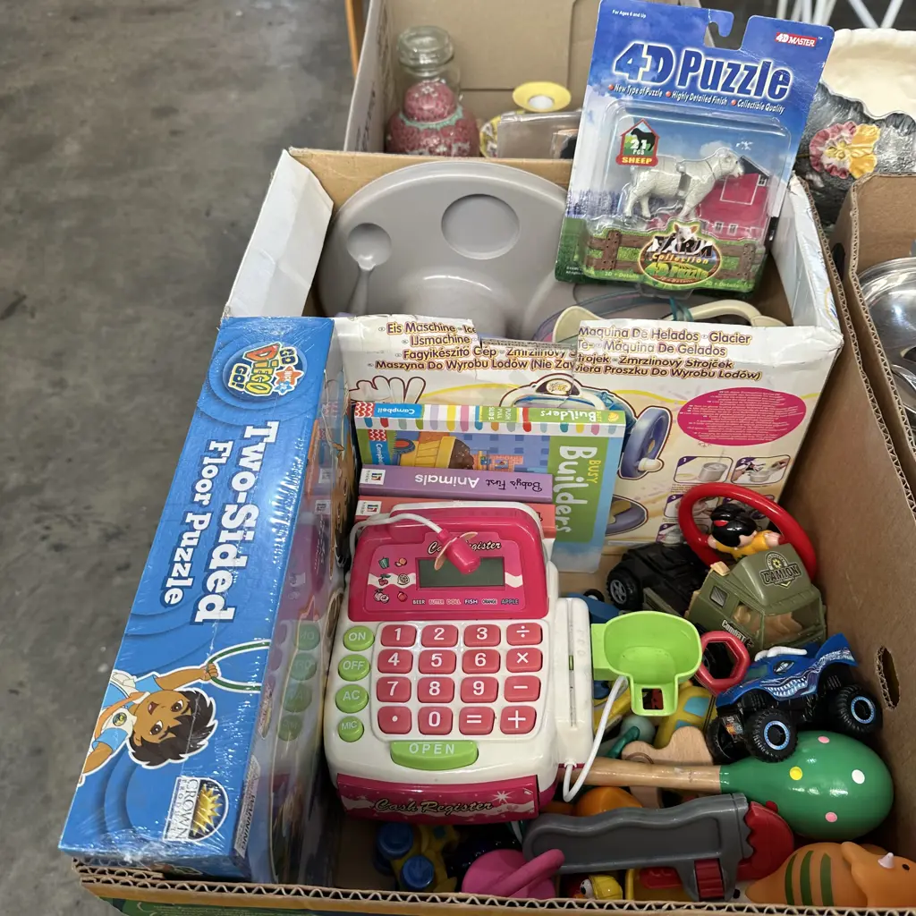 Box lot of toys, 4D puzzle, new two-sided floor puzzle etc. Image 1++