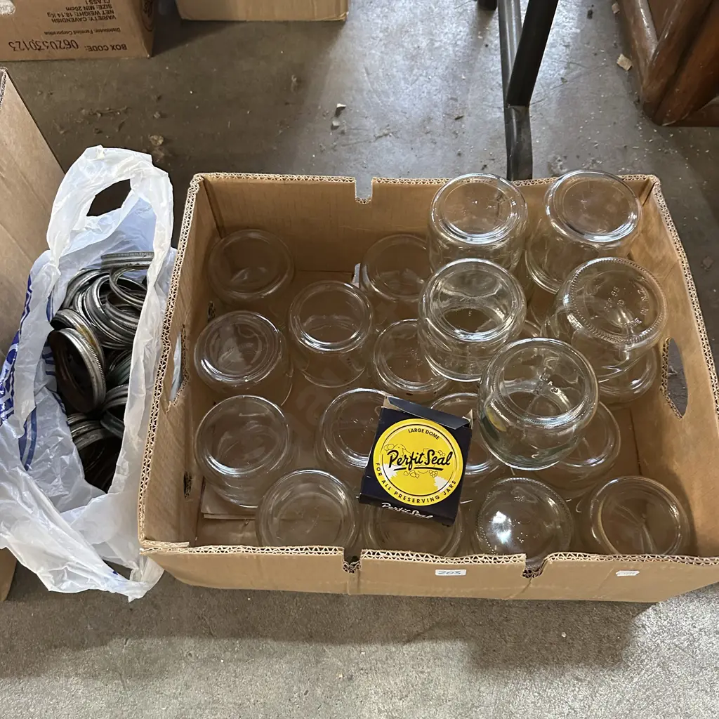 22 small Agee jars plus lids and some seals. Image 1++