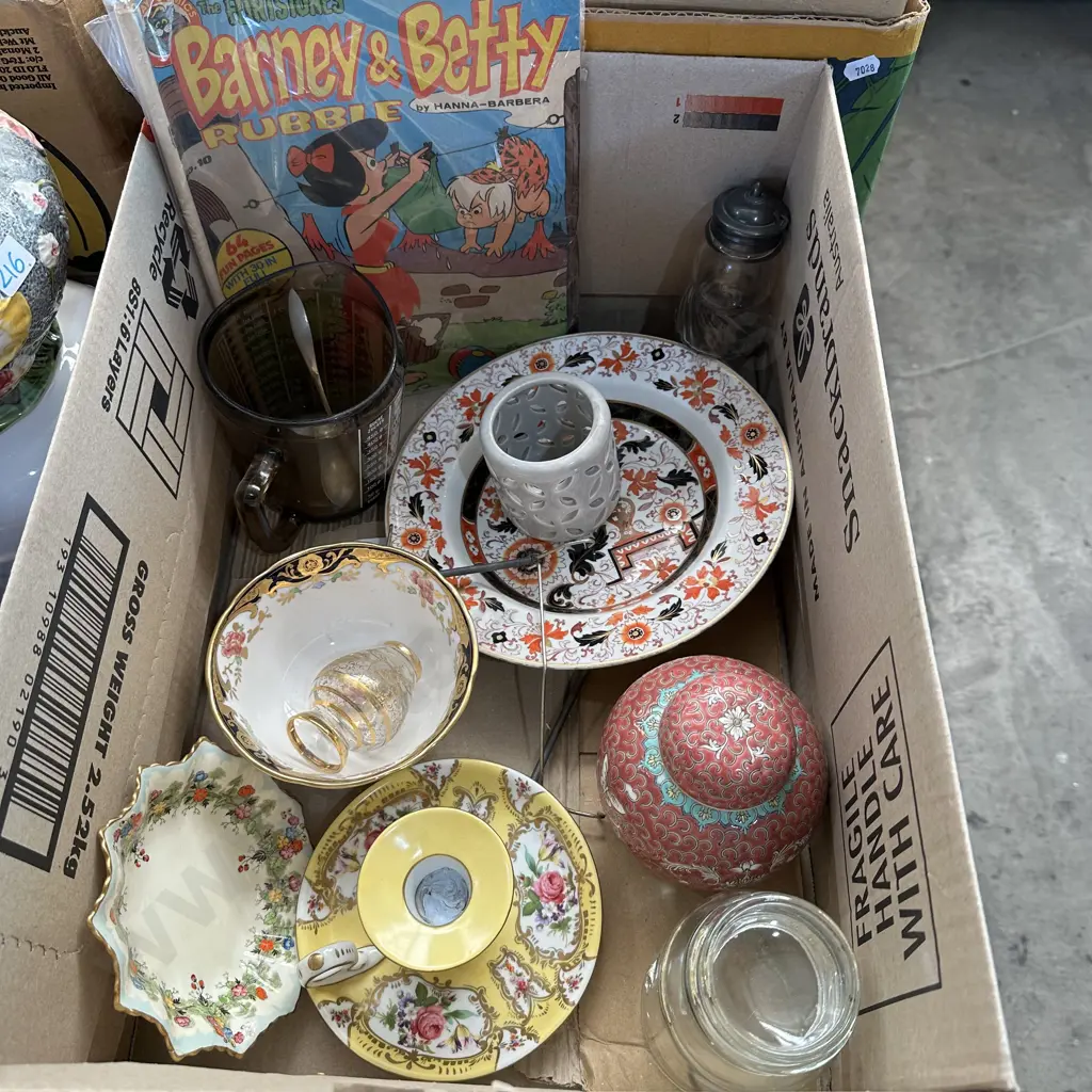 Box lot ginger jar, collectables, measuring jug and Flinstones comics etc. Image 1++