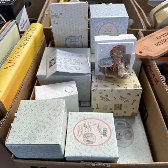 Box lot of boxed cherished teddies.