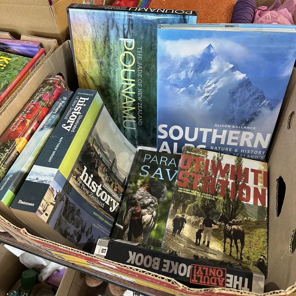 Box lot of good books. Image 1++