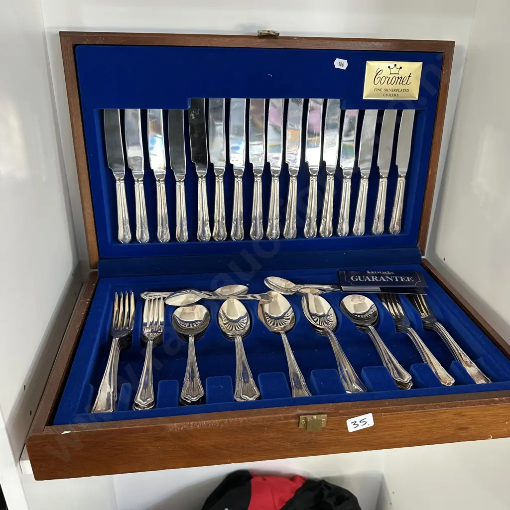 canteen of cutlery "Coronet 8 place service" Image 1++