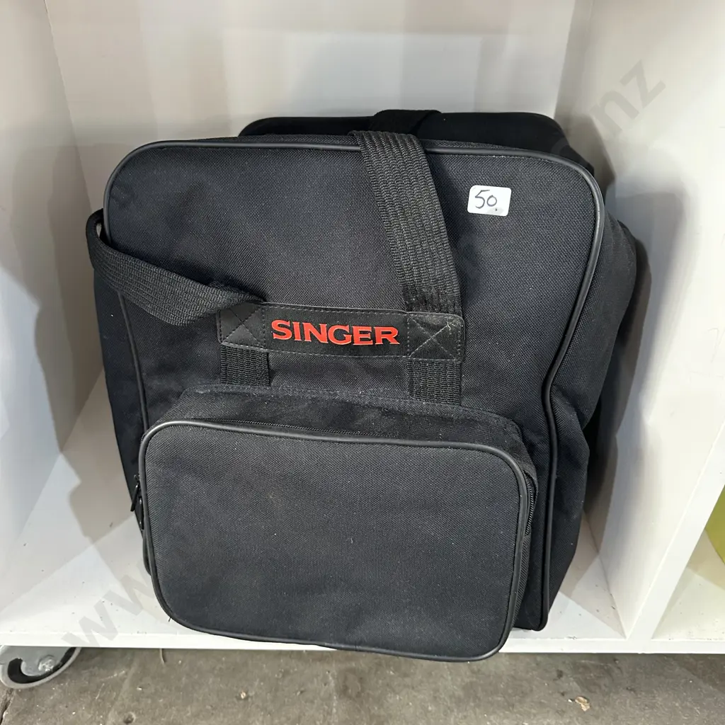 padded potable sewing machine bag Image 1++